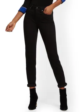 High-Waisted Curvy Boyfriend Jeans - Black