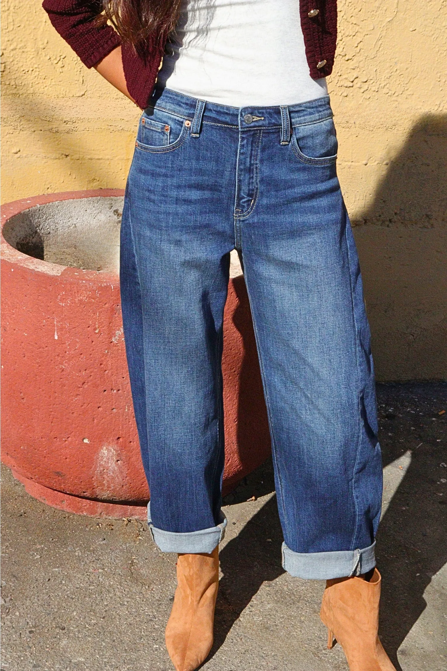 RELAXED TAPERED DARK WASH BARREL JEANS