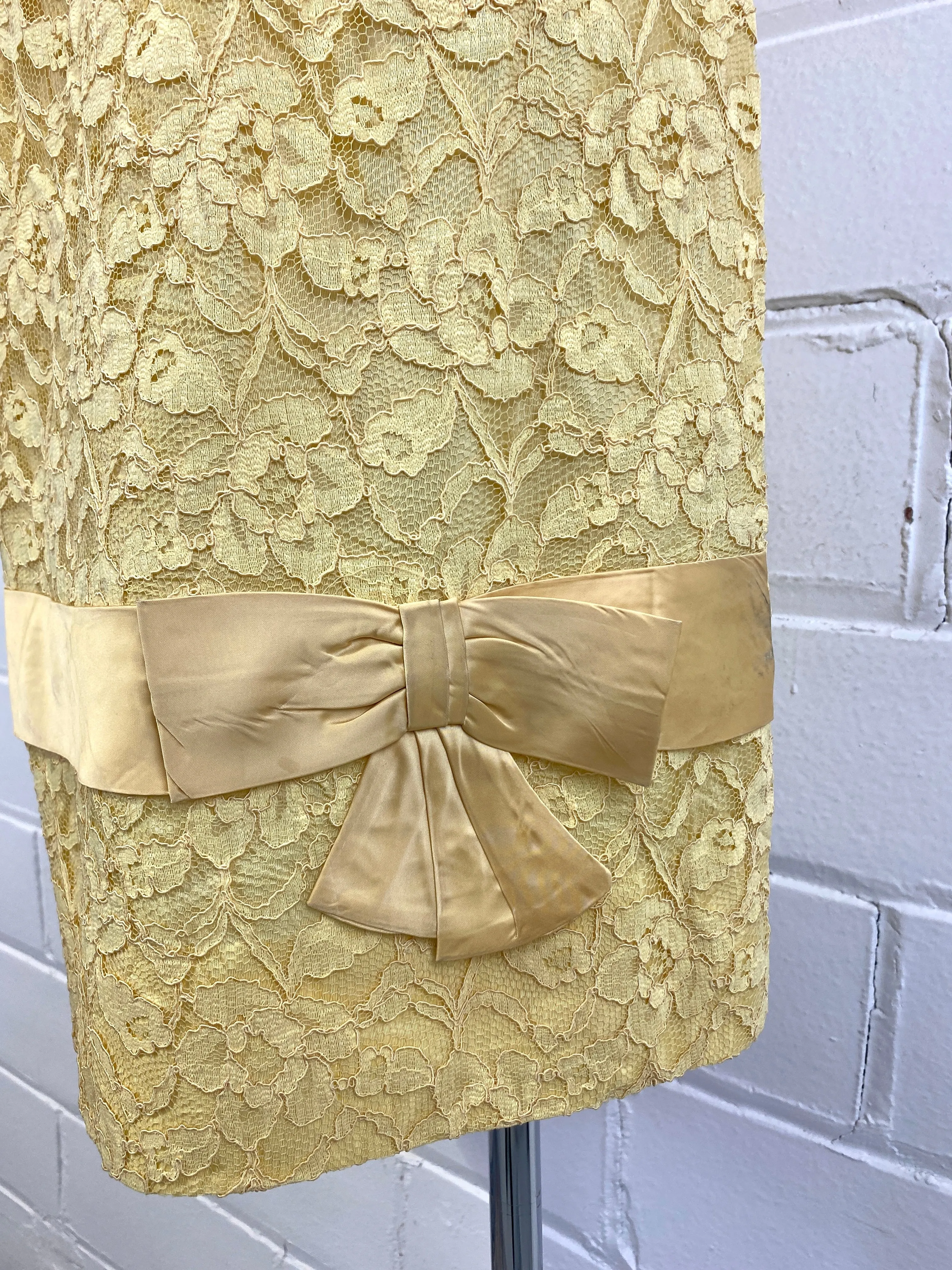 Vintage 1960s Yellow Lace Shift Dress with Bow, Large