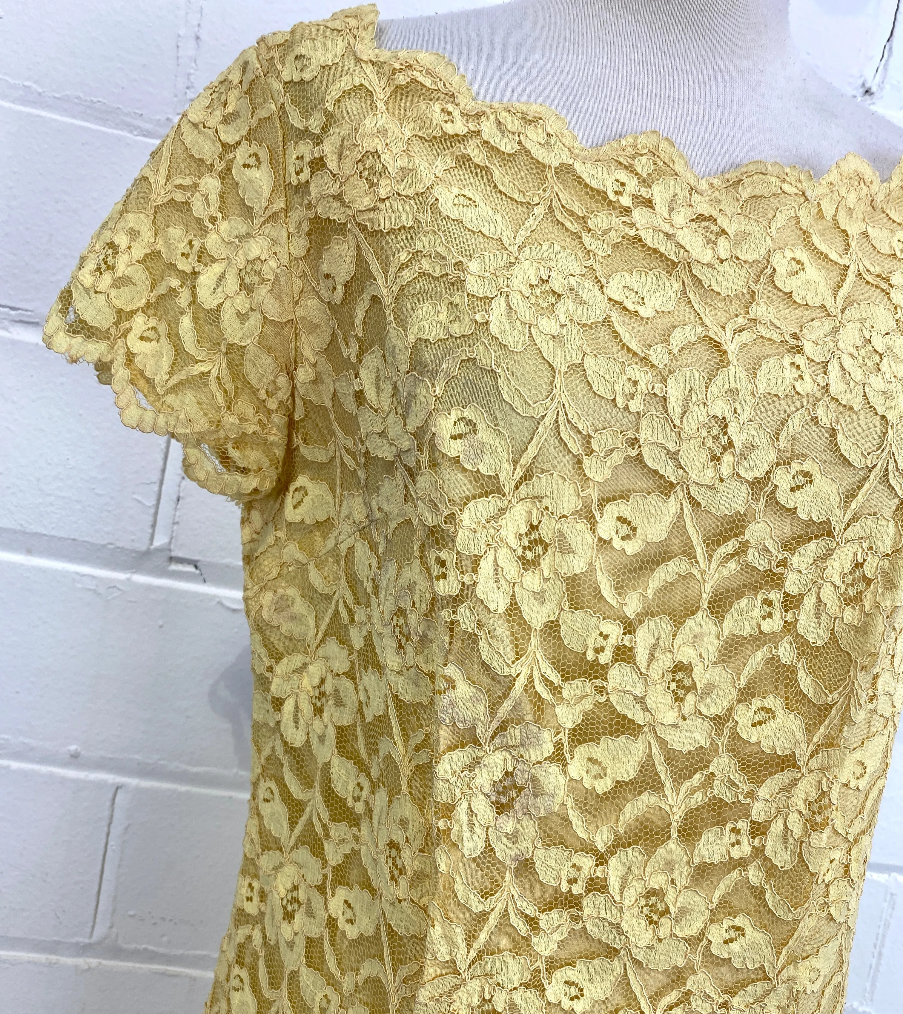 Vintage 1960s Yellow Lace Shift Dress with Bow, Large